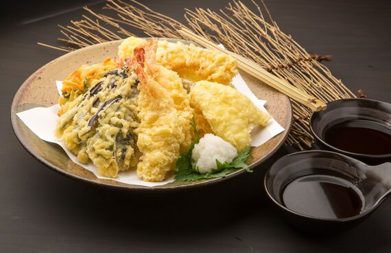 朝倉市にある定食屋は不定休にて夜も遅い時間帯まで営業しております